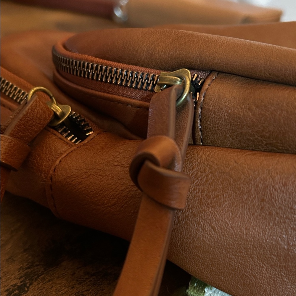 Bohemian leather backpack with adjustable canvas strap - Picture 3 of 8